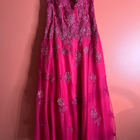 Jasz Couture Prom Dress 10 - Picture 9 of 11